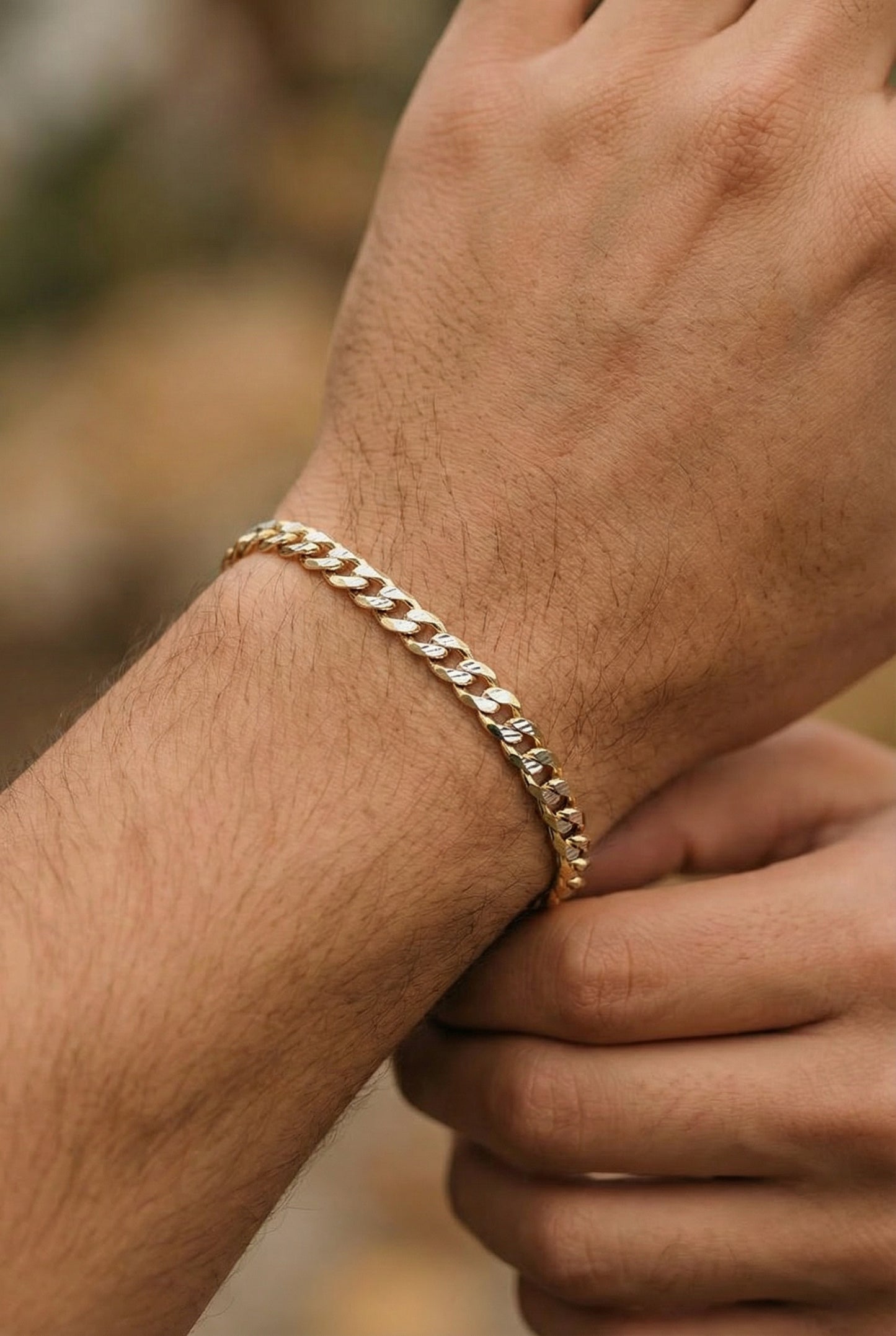 Pulsera Cubana Abierta Sólida Oro 14 k